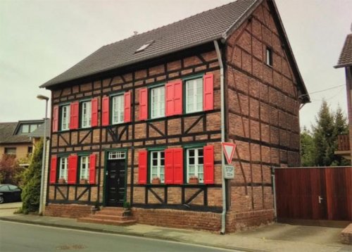 Erftstadt Inserate von Häusern Denkmalgeschütztes Einfamilienhaus mit großem Garten in Erftstadt-Friesheim Haus kaufen