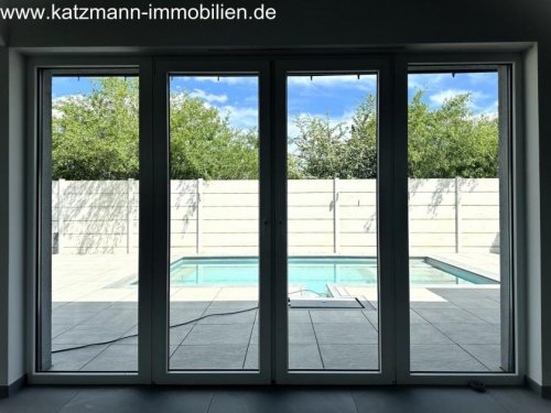 Erftstadt Immobilien Wie Neubau - ca. 222 m² Wohn- u. Nutzfläche / Neueste Technik inkl. Pool uvm. Haus kaufen