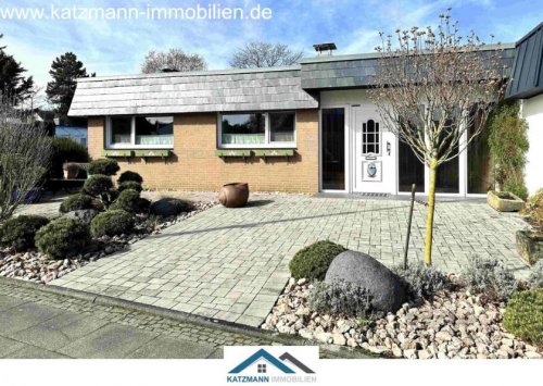 Erftstadt Immo Winkelbungalow mit Garage und idyllischem Garten im Herzen von Lechenich zu verkaufen - 10 Fußminuten bis zum Markt! Haus