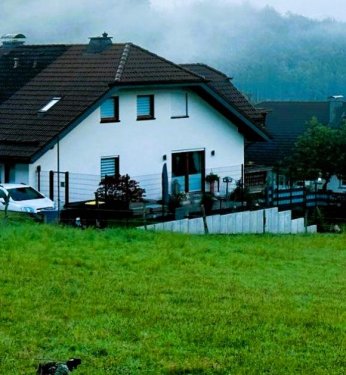 Reichshof Immobilien Inserate **Repräsentatives Domizil mit Gartenparadies und freier Aussicht in die Natur!** Haus kaufen