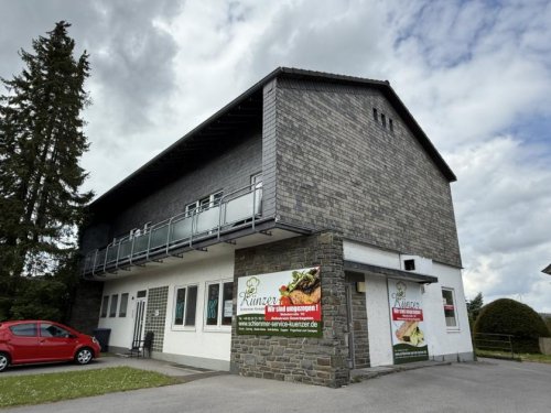 Simmerath Häuser Wohn- und Geschäftshaus mit Gewerbeeinheit und 2 Wohnungen auf ca. 940 m² Grundstück Haus kaufen