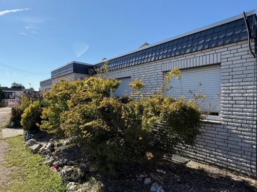 Troisdorf Immobilien TROISDORF ESCHMAR top Bungalow, Bj. 2004, 5 Zimmer, ca. 160 m² Wfl. 460 m² GrSt., Keller, Garage, PV Haus kaufen