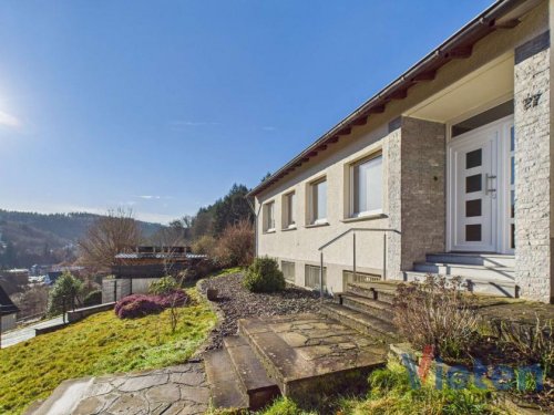 Schleiden Häuser Familienfreundliches Wohnen mit Weitblick – Ihr neues Zuhause mit Kamin, Garten und Privatsphäre Haus kaufen