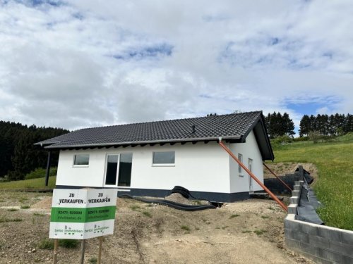Hellenthal Immo Exklusiver Neubau-Bungalow mit fantastischer Aussicht in Hellenthal Haus kaufen