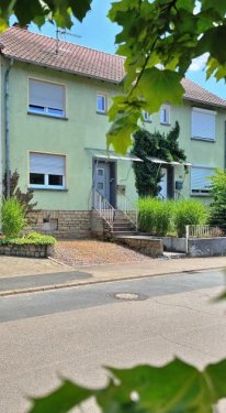 Wiltingen Immobilien Bezugsfertiges Raumwunder in Wiltingen: 5 ZKB, ca. 100 m², renov., 4 Stellplätze/Garagen incl. großem Gartengrundstück Haus