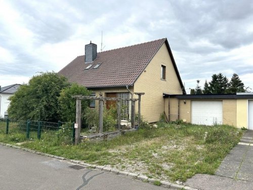 Kirchberg (Hunsrück) Hausangebote Einfamilienwohnhaus im kleinen Ort Nähe Kirchberg (2,5 km) mit großem Garten u. Garage Haus kaufen