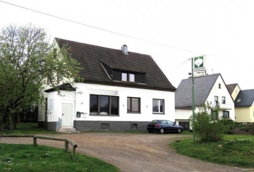 Idar-Oberstein Immo Wohnhaus mit Fernsicht, Garten und Parkplatz in ruhiger Lage (über den Dächern der Edelsteinstadt) Haus kaufen