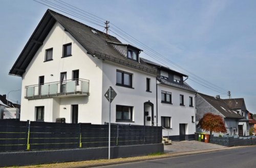 Dierdorf Immobilienportal Kernsaniertes Vierfamilienhaus, voll vermietetes Renditeobjekt Nähe Dierdorf A3 Gewerbe kaufen