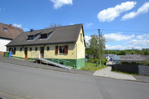 Puderbach Haus Massives Doppelhaus in Puderbach, sanierungsbedürftig Haus kaufen