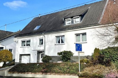 Niederelbert Haus Niederelbert, familienfreundliches Wohnhaus in herrlicher Ortsrandlage *VIRTUELLE 360° BESICHTIGUNG AUF ANFRAGE* Haus kaufen