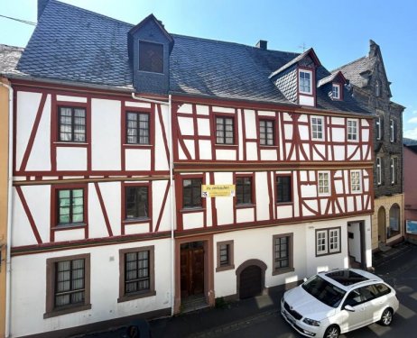 Enkirch Haus historisches Fachwerk-Winzer-Haus mit Weinbergsblick über die Mosel Haus kaufen
