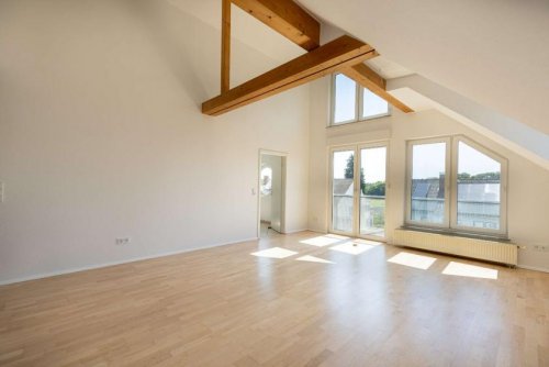 Frankfurt am Main Immobilien Hohe Decken, kleine WEG, neue Heizung - schöne Dachgeschosswohnung in Seckbach Wohnung kaufen