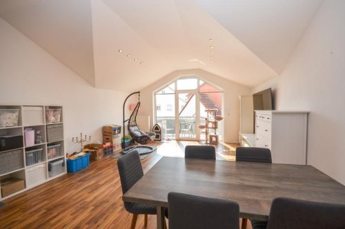 Groß-Zimmern Etagenwohnung DIETZ: Helle freundliche 3-Zimmer Dachgeschosswohnung in Groß-Zimmern mit Garage und sonnigem Balkon Wohnung kaufen