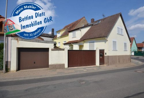 Schaafheim Immobilien DIETZ: Einfamilienhaus mit Innenhof, kleinem Nebengebäude und Garage in Schaafheim - Radheim. Haus kaufen