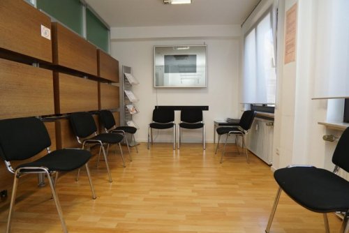 Frankfurt am Main Immobilien Gewerbeeinheit (WEG) vermietete Arztpraxis Gewerbe kaufen