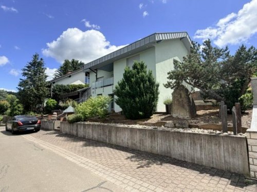 Oberwiesen 2-Familienhaus EUPORA® Immobilien: Großzügies Wohnhaus mit Garagen und Garten in Oberwiesen. Haus kaufen