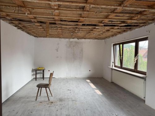 Esthal Immobilien ObjNr:19707 - Teilrenoviertes Einfamilienhaus mit sehr vielen Möglichkeiten Haus kaufen