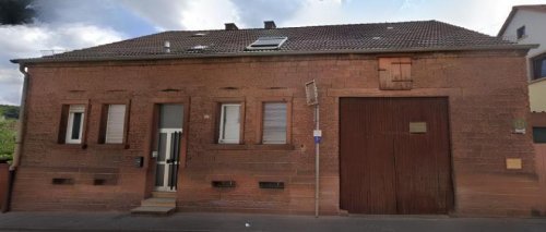 Kaiserslautern Immobilien Großes Einfamilienhaus auf 1.500 m² Grundstück mit Scheune & attraktivem Entwicklungspotenzial Haus kaufen