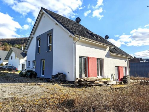 Burladingen Immobilien Neuwertige Doppelhaushälfte Bj. 2020, ca. 105 m² Wfl., Garten, Energieeffizienz A+, WP+PV+Speicher Haus kaufen