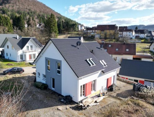 Burladingen Teure Häuser Neuwertiges Zweifamilienhaus, 2 Wohneinheiten auf 210 m², Energieeffizienz A+, PV+Speicher, Bj. 2020 Haus kaufen