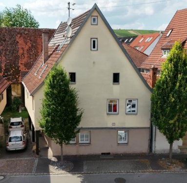 Walheim Immobilie kostenlos inserieren Mehrfamilienhaus mit drei Wohneinheiten, Dachterrasse, angrenzender Scheune und großzügiger Gartenfläche in zentraler Haus
