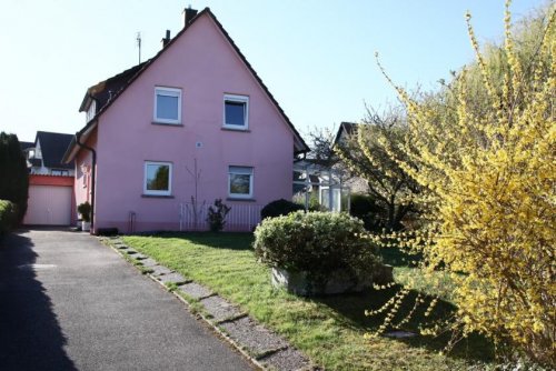 Oberderdingen Immobilienportal RESERVIERT - Einfamilienhaus zentrumsnah und doch ruhig, großer Garten , Objekt mit Potential! Haus kaufen