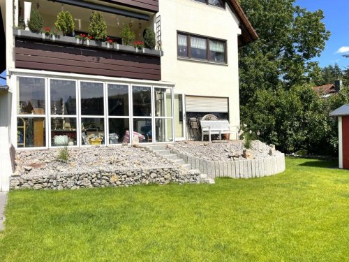 Gernsbach 3-Zimmer Wohnung Zentrumsnah: Helle Wohnung mit Garten und Garage Wohnung kaufen