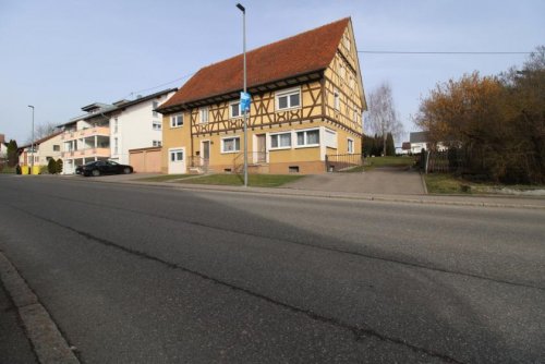 Dauchingen Immobilien Geräumiges 4 - Familienhaus mit Entwicklungspotenzial und Zwei Garagen in Dauchingen Haus kaufen