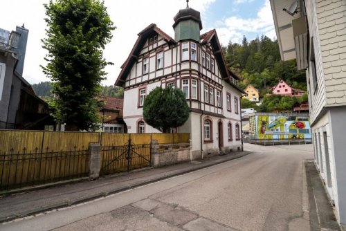 Triberg im Schwarzwald Immobilien Sanierungsbedürftiges Ein- oder Mehrgenerationenhaus - Potenzialstark und Zentral Haus kaufen