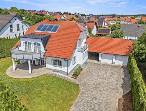 Neuhausen ob Eck Immobilien PROVISIONSFREI- Außergewöhnlich wohnen: Großzügiges Einfamilienhaus mit architektonischem Charme Haus kaufen