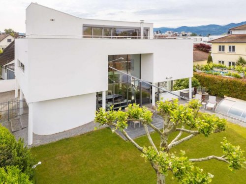 Bad Krozingen LUXURIÖSES EINFAMILIENHAUS MIT EINLIEGERWOHNUNG, GROßEM GARTEN & POOL IN BAD KROZINGEN Haus kaufen