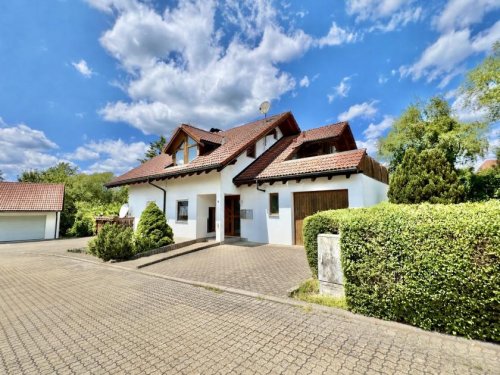 Ühlingen-Birkendorf Haus Attraktives Dreifamilienhaus mit Blick ins Grüne Haus kaufen