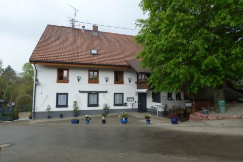Ühlingen-Birkendorf Teure Häuser Hürrlingen: Traditionsgasthaus + Wohngeschäftshaus mit Bauplatz und Landwirtschaftsfläche Haus kaufen