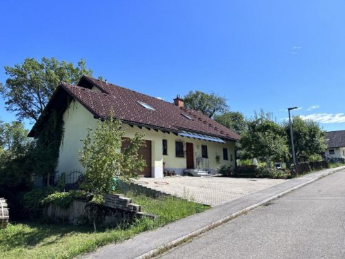 Stühlingen Haus Liebevoll gepflegtes Zweifamilienhaus mit Traumgarten in guter Lage Haus kaufen