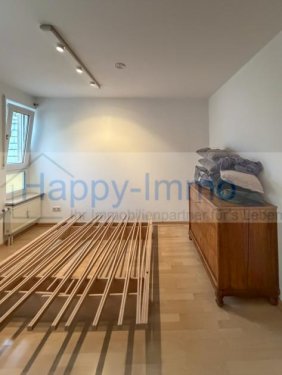 München 3-Zimmer Wohnung 2,5 Zimmer Dachgeschosswohnung in ruhiger Innenhoflage Wohnung kaufen
