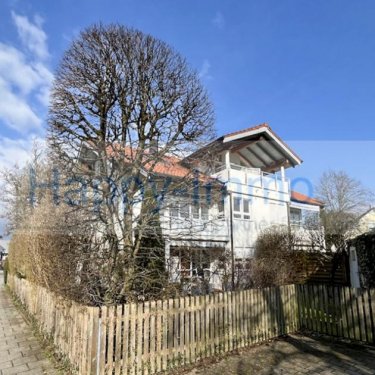 Unterhaching Terrassenwohnung 2 Zimmer Dachgeschosswohnung in Unterhaching / 2 Balkone / Kfz Stellplatz Wohnung kaufen