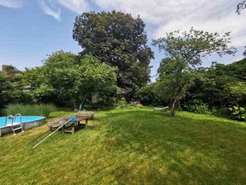 Planegg Charmante Villa mit Pool und Parkgarten – exklusives Refugium in Toplage bei München Haus kaufen