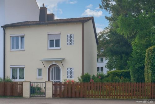 Fürstenfeldbruck Günstiges Haus Saniertes Reihenendhaus in FFB, Ausbaupotenzial, keine Käuferprovision, ruhige Lage und gute Miete Haus kaufen