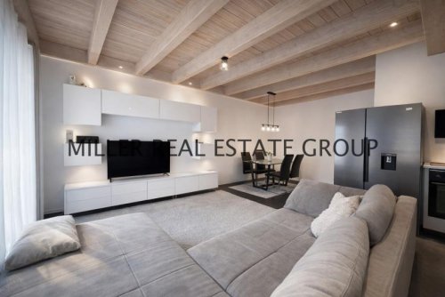 Kösching 5-Zimmer Wohnung Exklusive Maisonette-Wohnung mit 5 Zimmern, Balkon und zwei Stellplätzen in begehrter Lage von Kösching bei Ingolstadt! kaufen