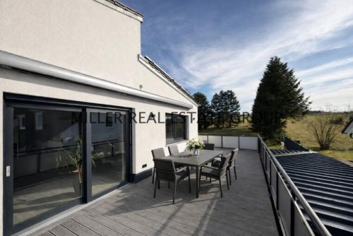 Denkendorf 2-Familienhaus Exklusive Luxusvilla in 85095 Denkendorf - Einliegerwohnung, XXL-Garage, Südgarten & unverbaubarer Weitblick! Haus kaufen