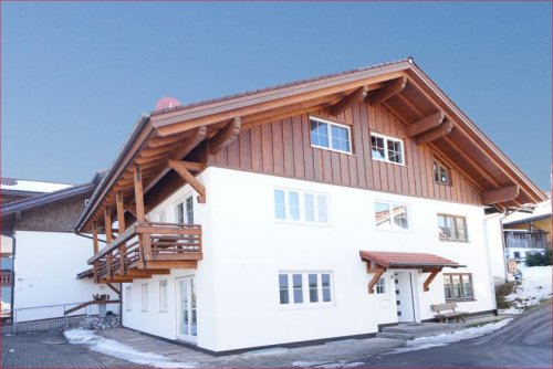 Fischen im Allgäu Immobilien Zweifamilienhaus in Maderhalm!
OPEN-HOUSE am Sa den 07.03.26 von 11 - 14 Uhr. Anmeldung erforderlich Haus kaufen