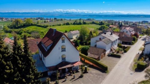 Meersburg Immobilien Historisches Mehrfamilienhaus mit Alpen- und Seeblick - vielseitiges Investment mit großem Potenzial Haus kaufen
