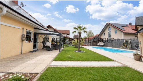 Altmannstein Immobilien Exklusives Einfamilienhaus mit Pool, Sauna, Grillkota, PV-Anlage & großer Südwest-Terrasse in Altmannstein-Pondorf! Haus