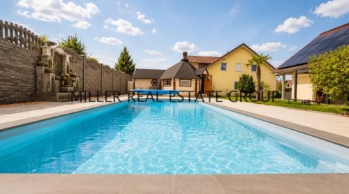 Altmannstein Immobilien Inserate Exklusives Einfamilienhaus mit Pool, Sauna, Grillkota, PV-Anlage & großer Südwest-Terrasse in Altmannstein-Pondorf! Haus