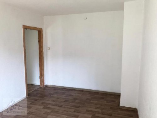 Zeithain Günstige Wohnungen ***26m² KÖNNEN VÖLLIG AUSREICHEN*** 1-Raum-Wohnung mit Tageslichtbad und Wanne ab 05/2025 zu vermieten Wohnung mieten