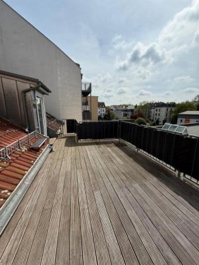 Zwickau 4-Zimmer Wohnung Große Maisonette 4-Zimmer Wohnung mit Laminat, Garage und Dachterrasse in guter Lage Wohnung mieten