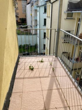 Auerbach/Vogtland Wohnungen * Günstige 3-Zimmer mit Balkon, Laminat, Abstellraum und Wanne in ruhiger Lage * Wohnung mieten