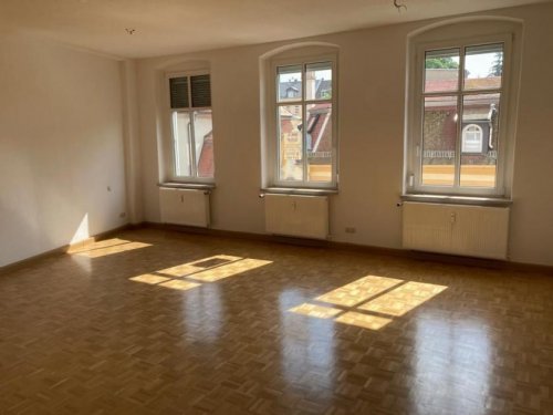 Meerane Inserate von Wohnungen Großzügige 3-Zimmer mit Parkett, und offener Küche in zentraler Lage! EBK mgl. Wohnung mieten
