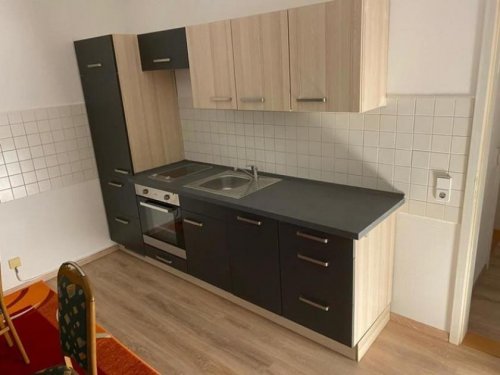 Chemnitz Wohnungsanzeigen Gemütliche 3-Zimmer mit EBK, Wannenbad und Laminat in zentraler Lage Wohnung mieten