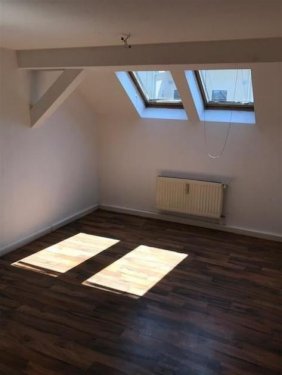 Chemnitz Wohnen auf Zeit Kompakte Hinterhaus DG 2,5-Zimmer mit Einbauküche, Laminat und Wanne in uninaher Lage! Wohnung mieten